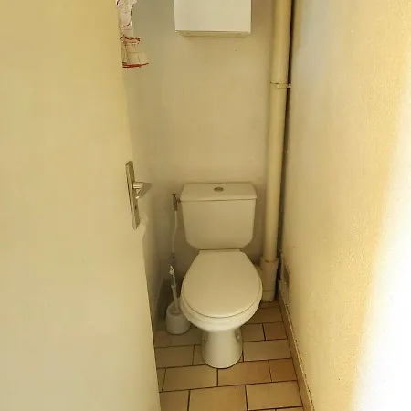 Villa Mitoyenne Calme Avec Piscine, Clim Et Parking Pour 4 Pers. *